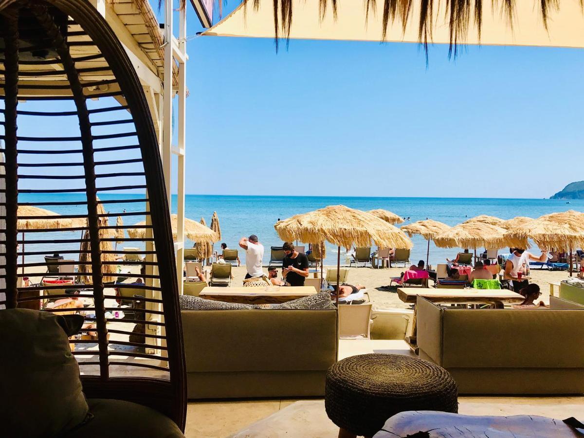 Cubaneros Holiday Inn Laganas Exteriör bild