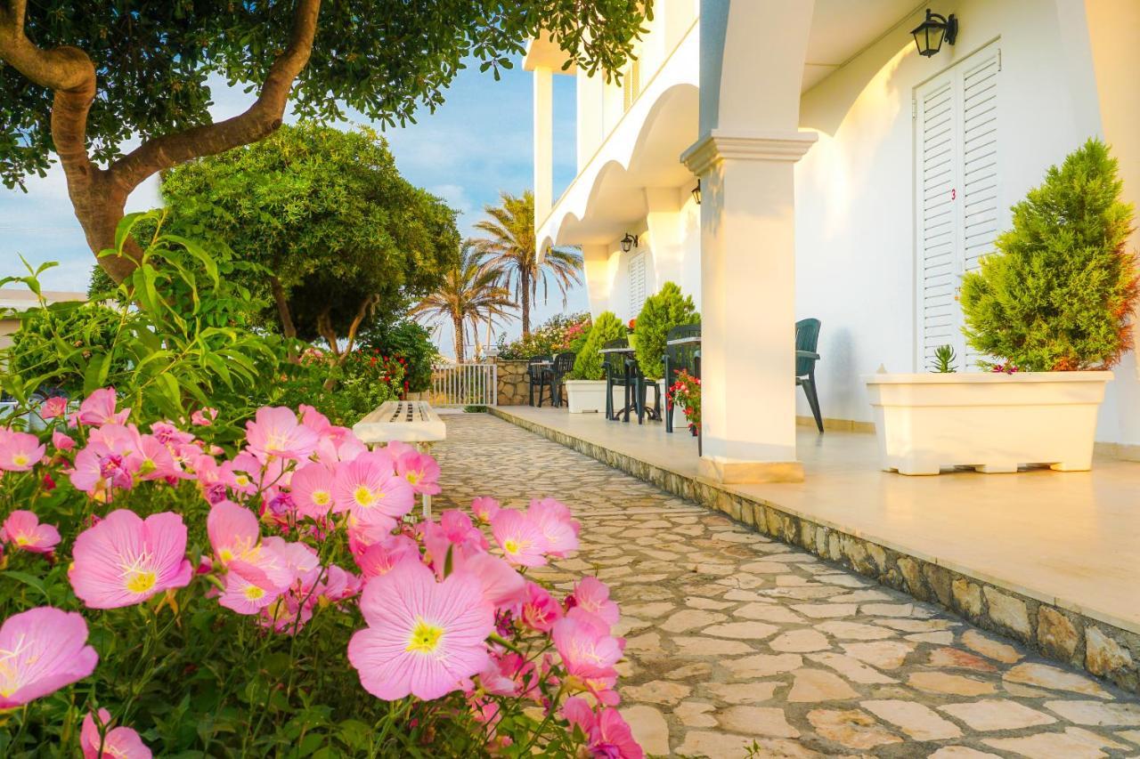Cubaneros Holiday Inn Laganas Exteriör bild